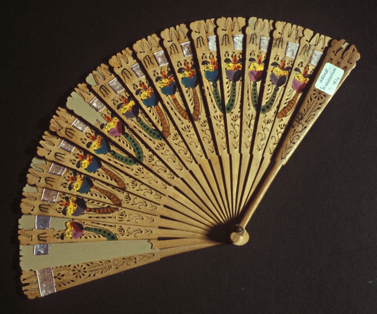 Ventaglio con motivi floreali