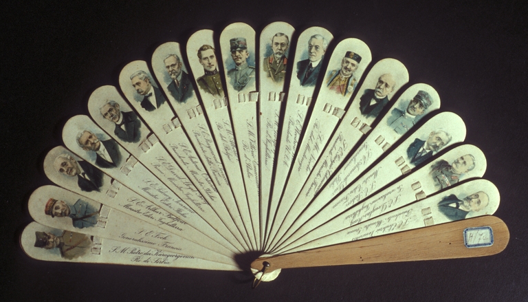 Ventaglio con personaggi politici e militari