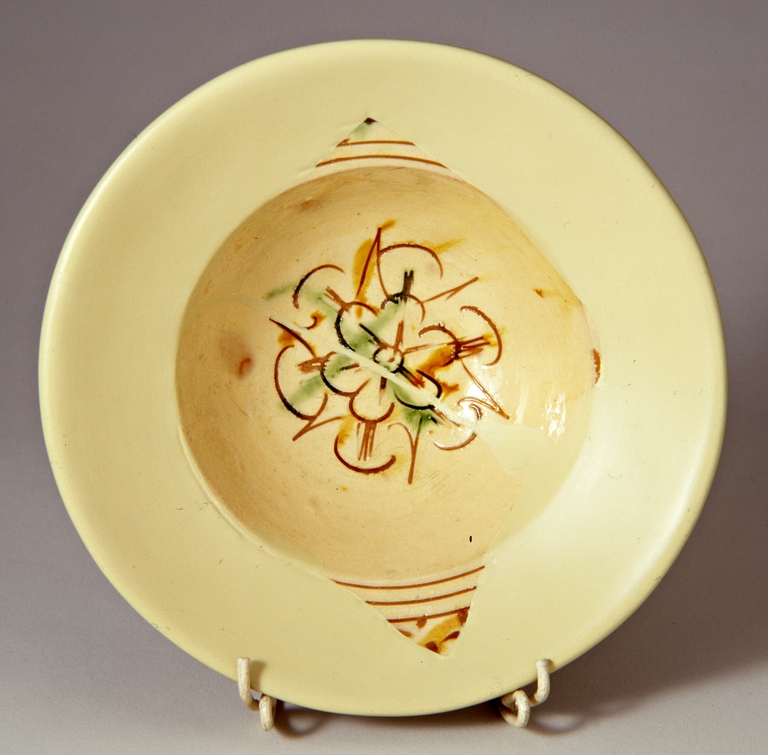 Scodella con fiore stellato