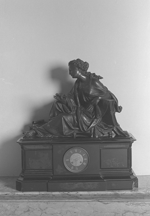 Scultura orologio in bronzo con figura femminile