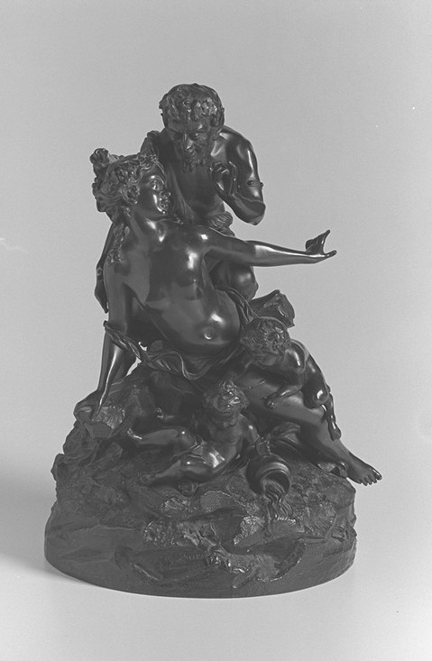 Statua in bronzo con ninfa e satiro