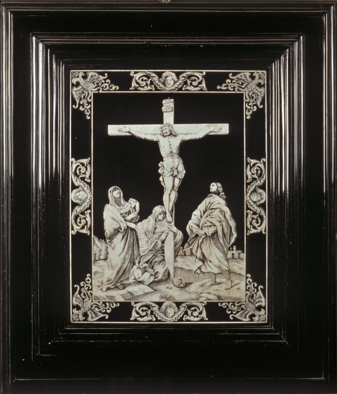 Targa in scagliola con Crocifissione