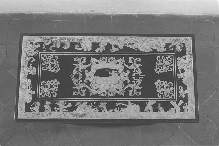 Tavolo in scagliola con Mercurio