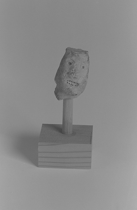 Testa d’uomo in terracotta