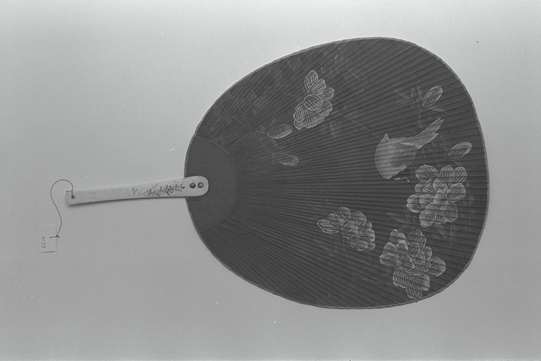 Ventaglio a ventola con fiori e uccelli