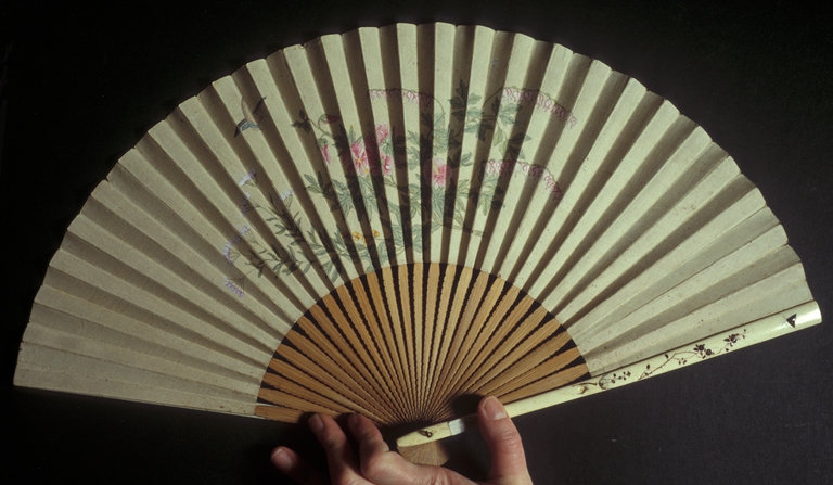 Ventaglio con fiori e uccelli