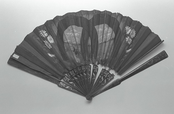 Ventaglio con margherite, paesaggio con cavallo, motivi floreali e uccelli