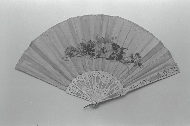 Ventaglio con motivi floreali