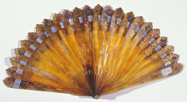 Ventaglio con motivi floreali