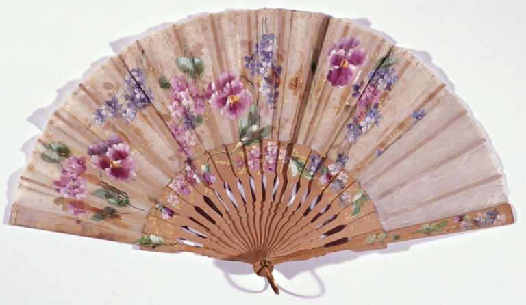 Ventaglio con motivi floreali