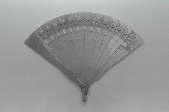 Ventaglio con motivi floreali
