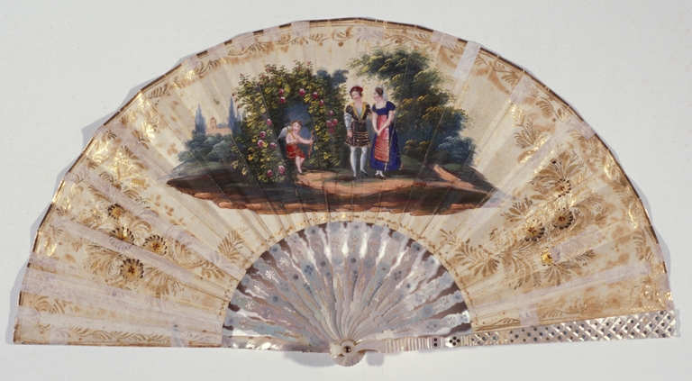 Ventaglio con scene di genere e motivi floreali