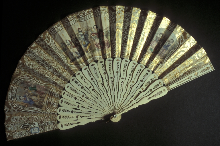Ventaglio con scene di genere e motivi floreali