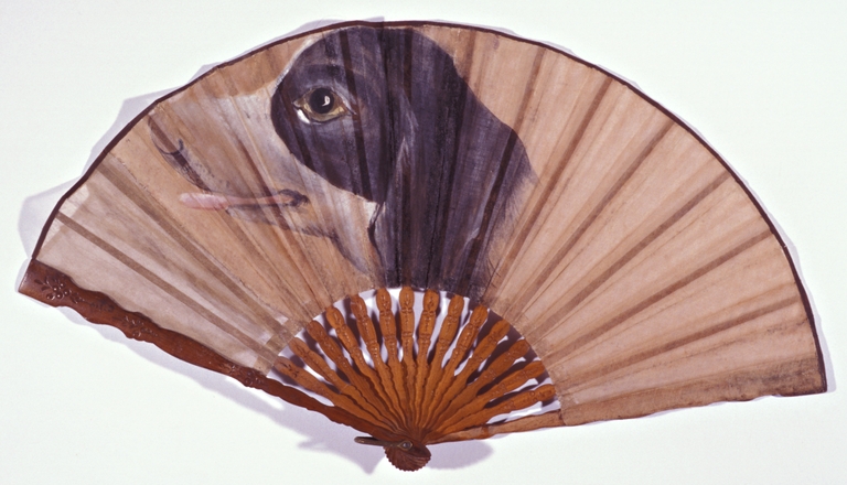 Ventaglio con testa di cane