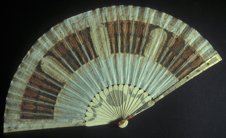 Ventaglio di seta bianca e tulle