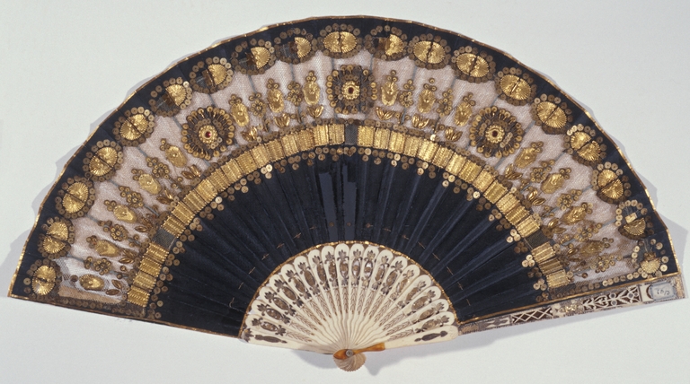 Ventaglio di seta blu e tulle